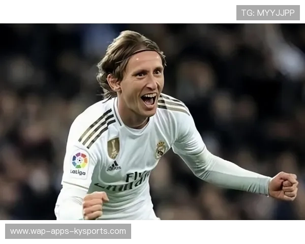 皇马莫德里奇节奏掌控训练稳健，彰显球场大师的不凡韧性