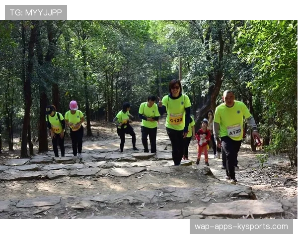 世界登山青年营结营评估：技能指标与环保任务双达标，世界登山协会
